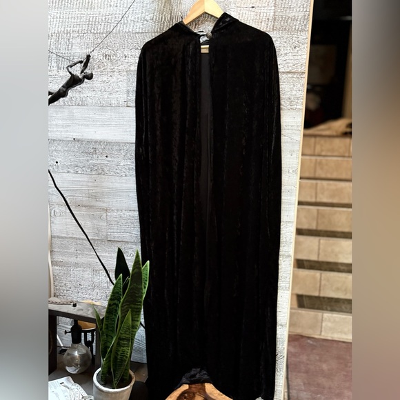 Midnight's Meadow | Long Heavy Gothic Dramatic Velvet Hooded Cape - O/S, Black - Picture 2 of 6